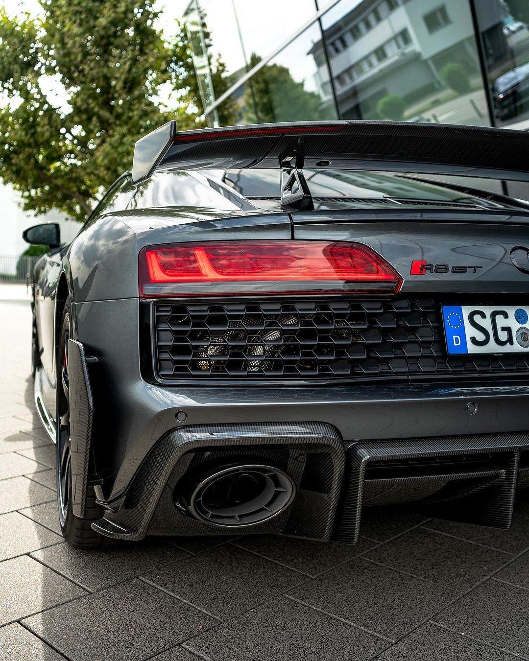 Carbon Fiber Rear Bumper Splitters - Audi R8 V10 Gen 2 Facelift - Image 3